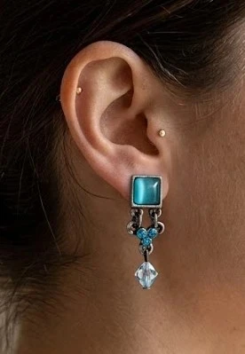 Boucle d oreilles pendantes argentée et pierre bleue neuve